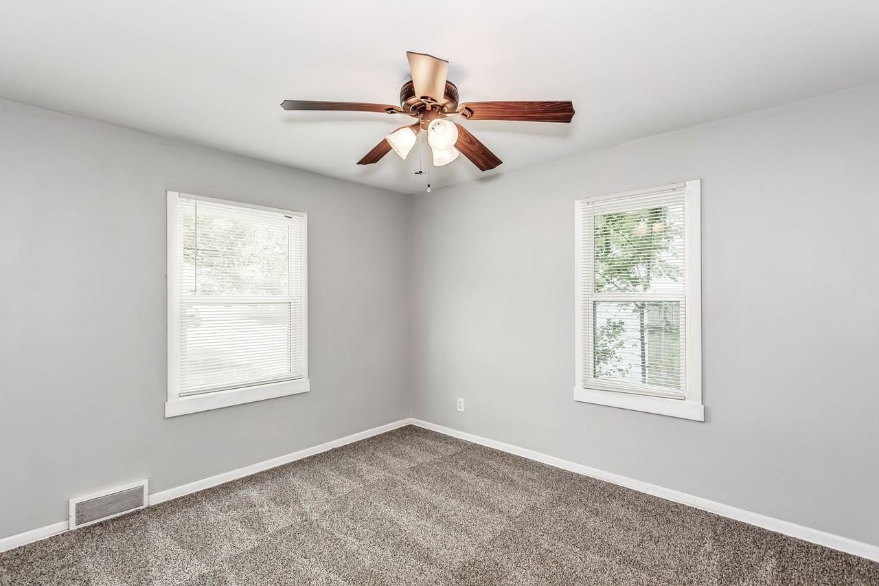 1133 E Crowley St - Photo 7 of 10