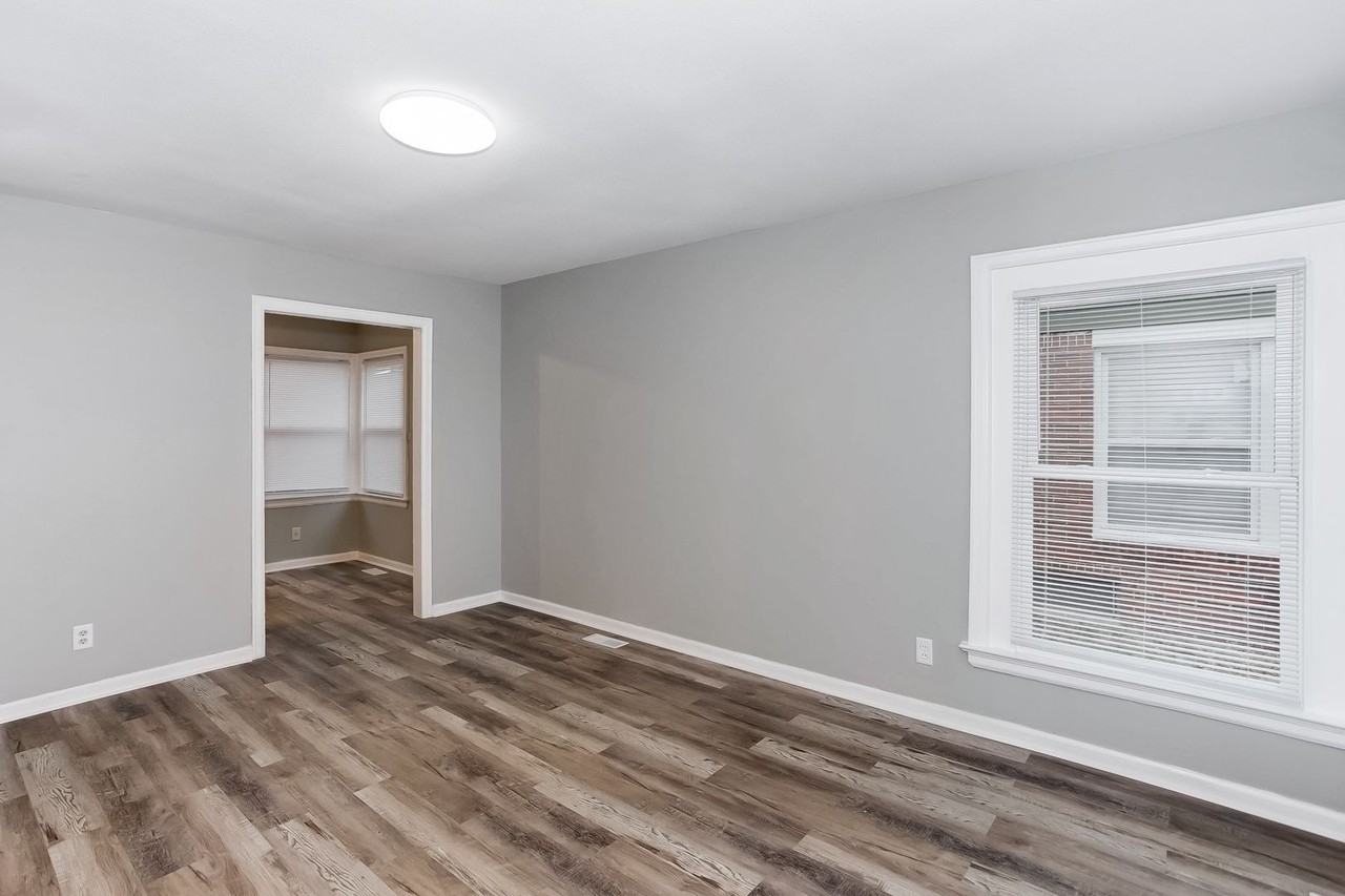 2604 E Grail St - Photo 2 of 12