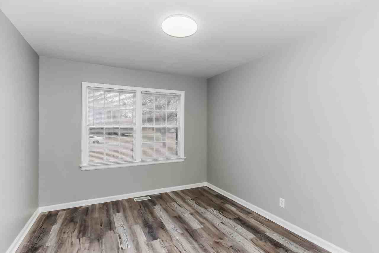 2604 E Grail St - Photo 4 of 12