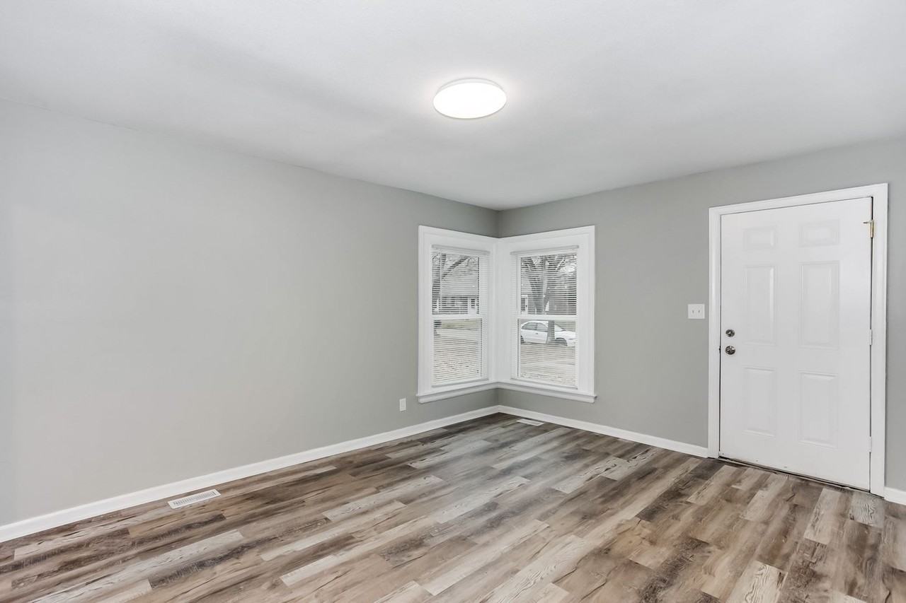 2604 E Grail St - Photo 6 of 12