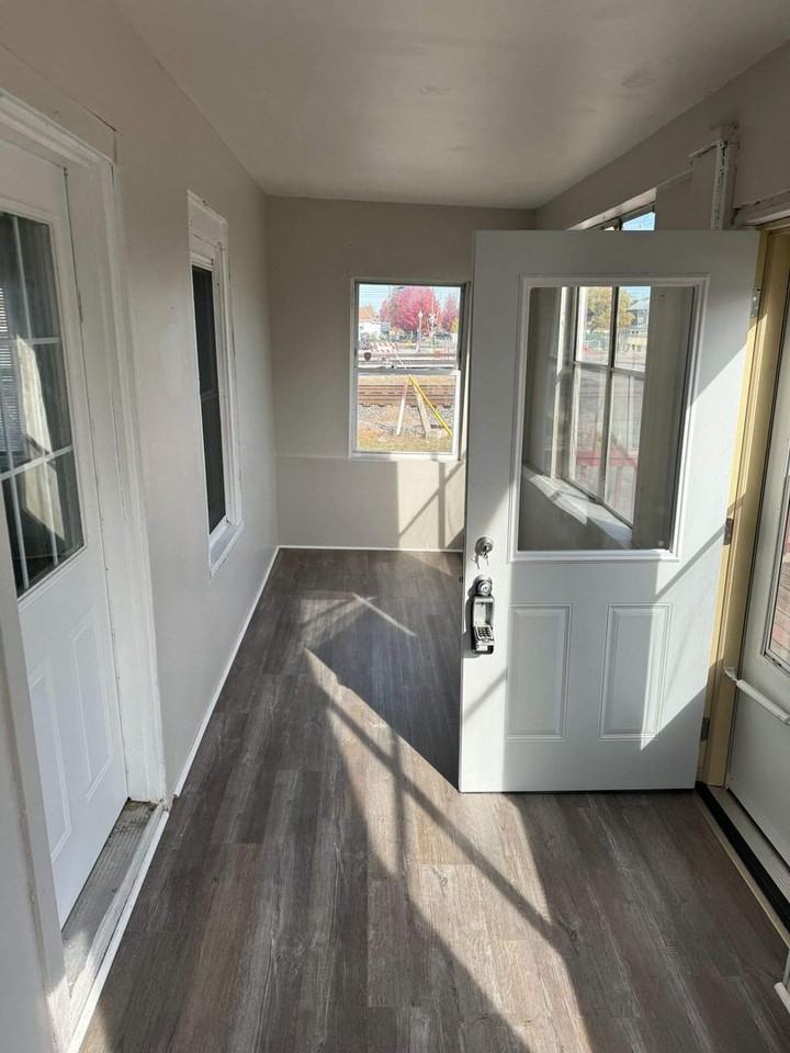 4604 Johnson Ave - Photo 4 of 29