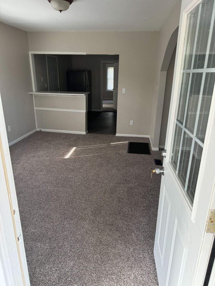 4604 Johnson Ave - Photo 5 of 29
