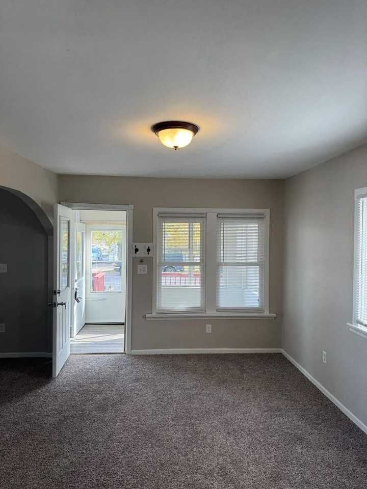 4604 Johnson Ave - Photo 7 of 29