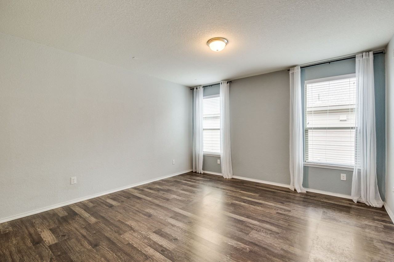 15306 Cascade Pt - Photo 3 of 12