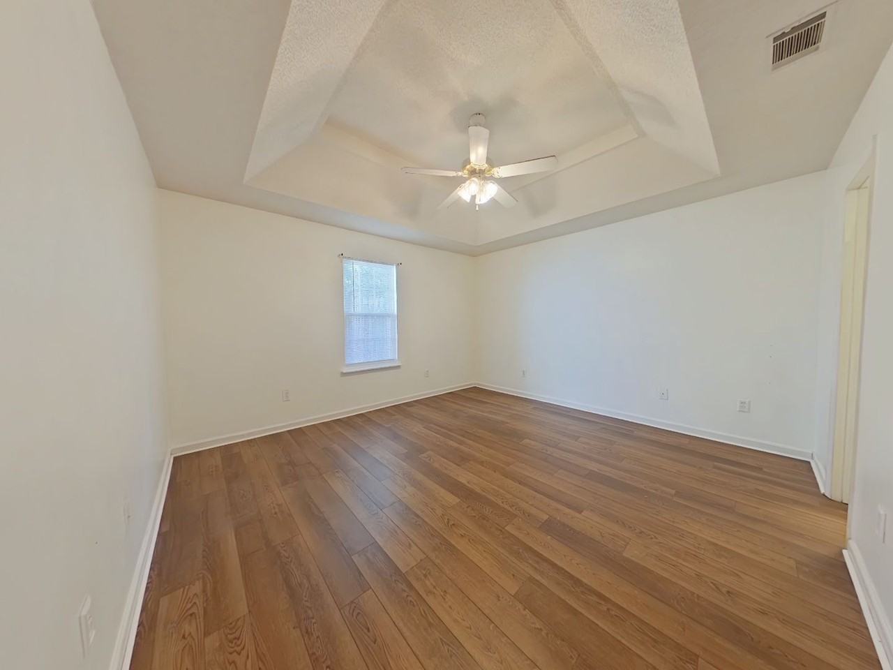 224 Harvestwood Dr - Photo 4 of 16