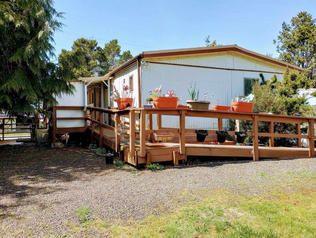 806 Magellan Ave Ne - Photo 2 of 17