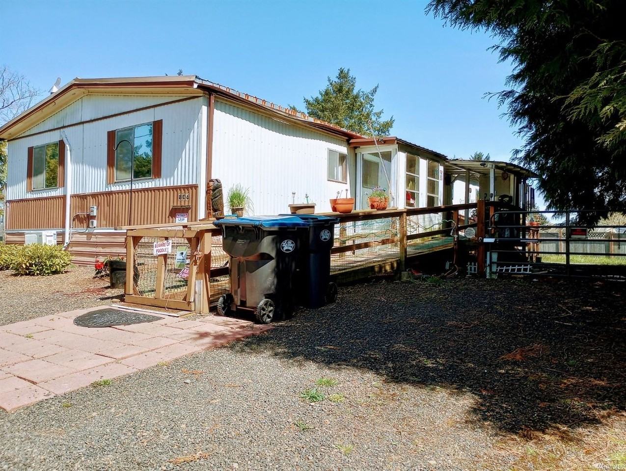 806 Magellan Ave Ne - Photo 3 of 17