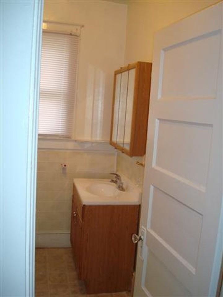 411 W 41st St - Photo 4 of 23