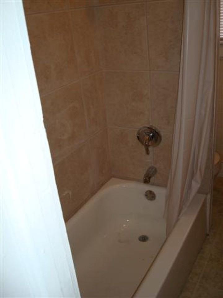 411 W 41st St - Photo 5 of 23