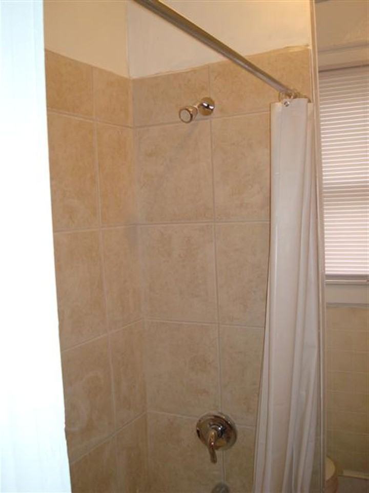 411 W 41st St - Photo 6 of 23