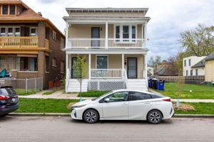 featured image of 2000 Hubbard St