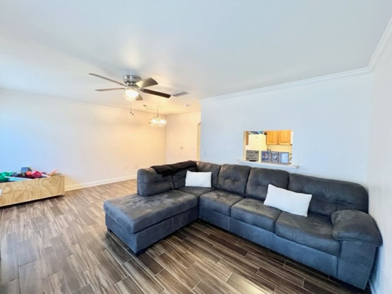 703 Majestic Dr - Photo 4 of 21