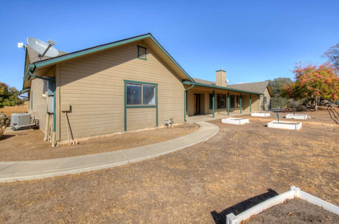 19580 Watts Valley Rd - Photo 2 of 31