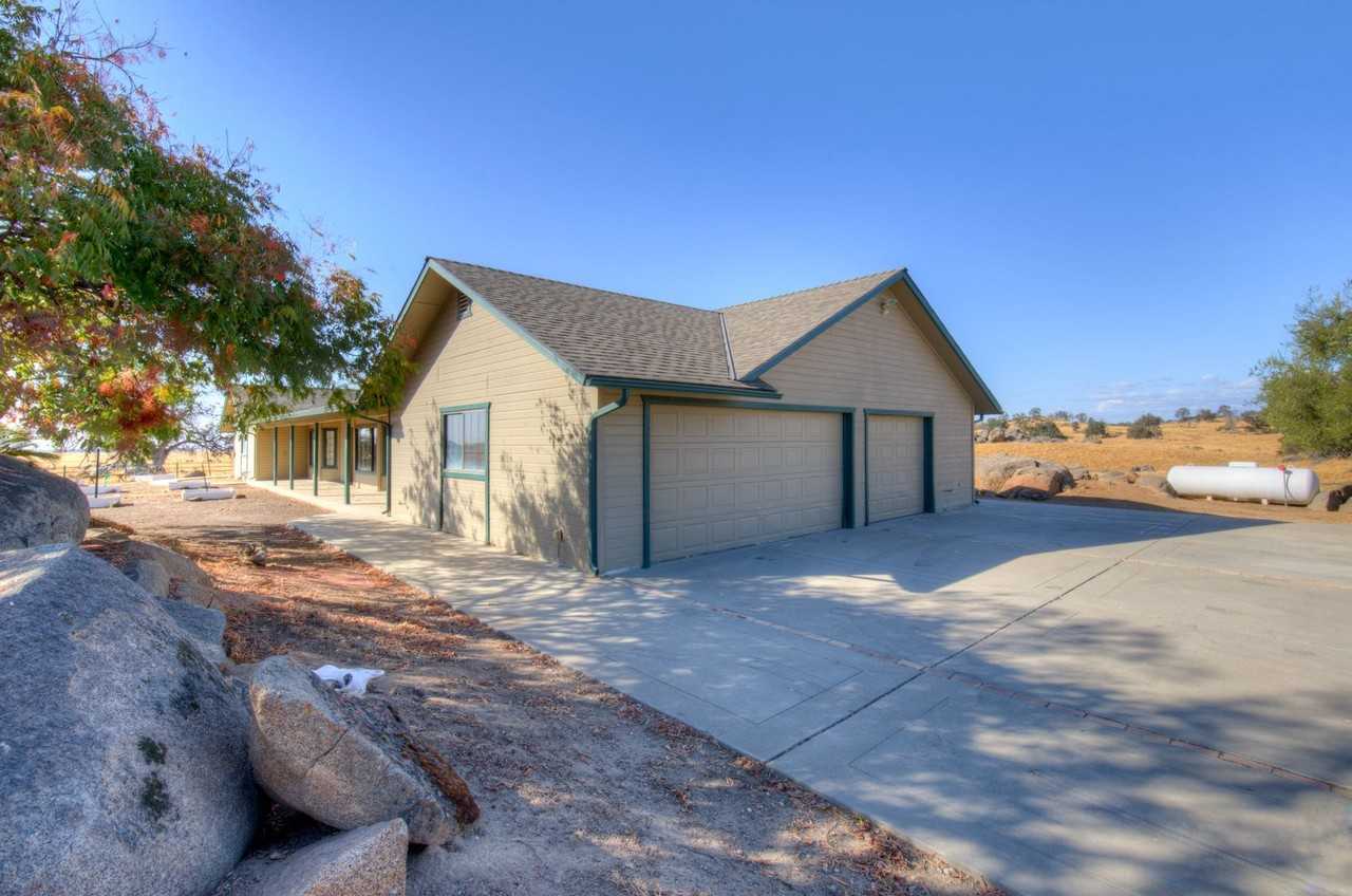 19580 Watts Valley Rd - Photo 3 of 31