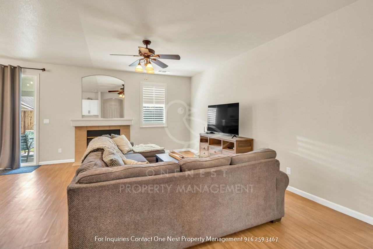 563 Aspen Meadows Way - Photo 5 of 50