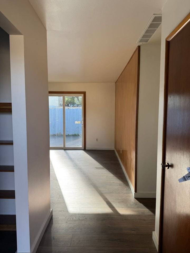 304 W 21st St - Photo 2 of 14