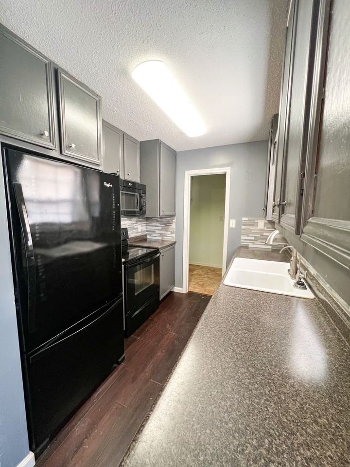 2673 Cummings Cir - Photo 3 of 16