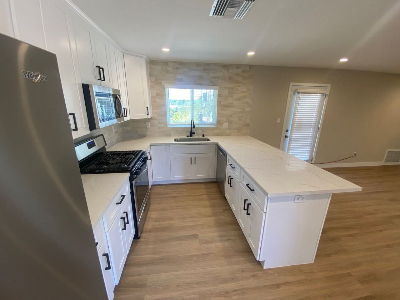 5333 E Falls View Dr - Photo 5 of 17