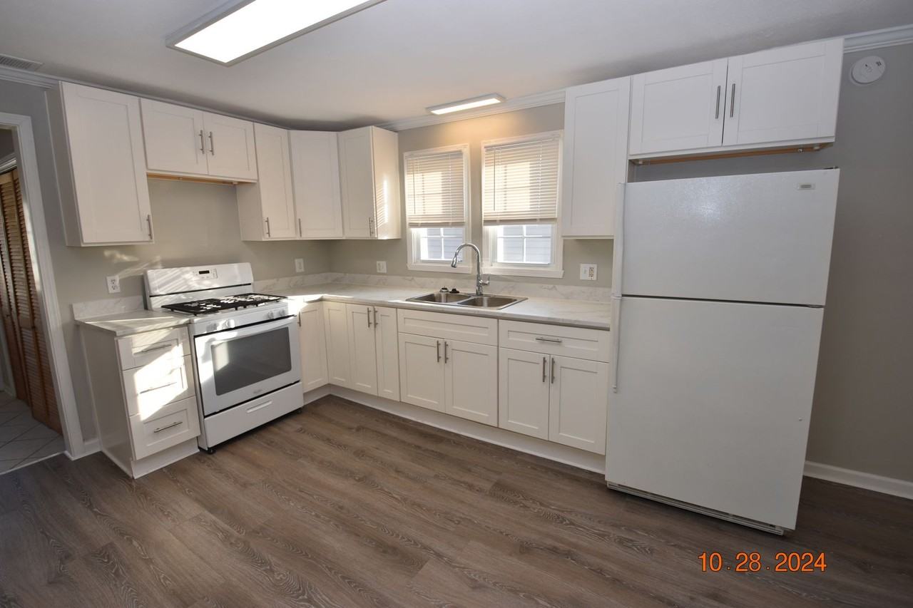 1226 E Second St - Photo 4 of 14