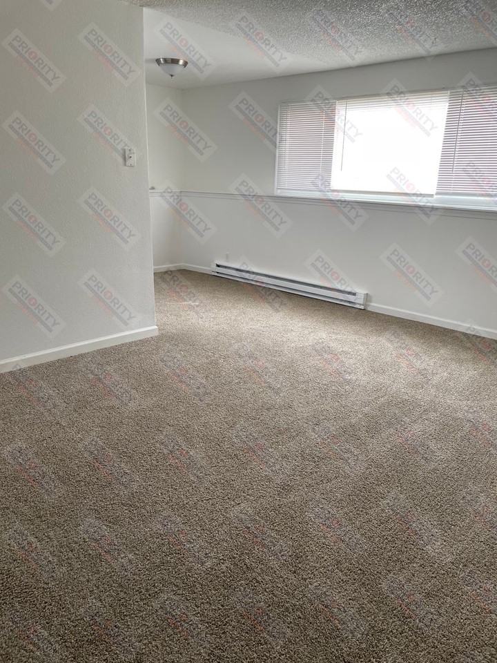 65 Constitution Dr - Photo 2 of 8