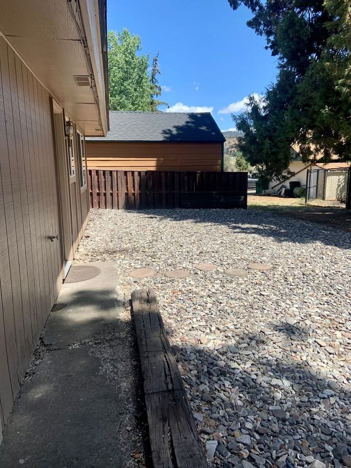 1827 Worden Ave - Photo 7 of 19