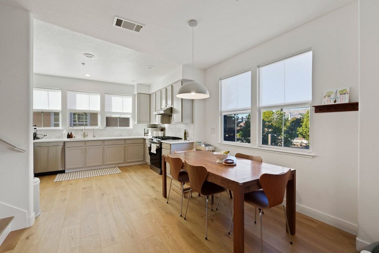 2222 Beech Cir - Photo 2 of 13