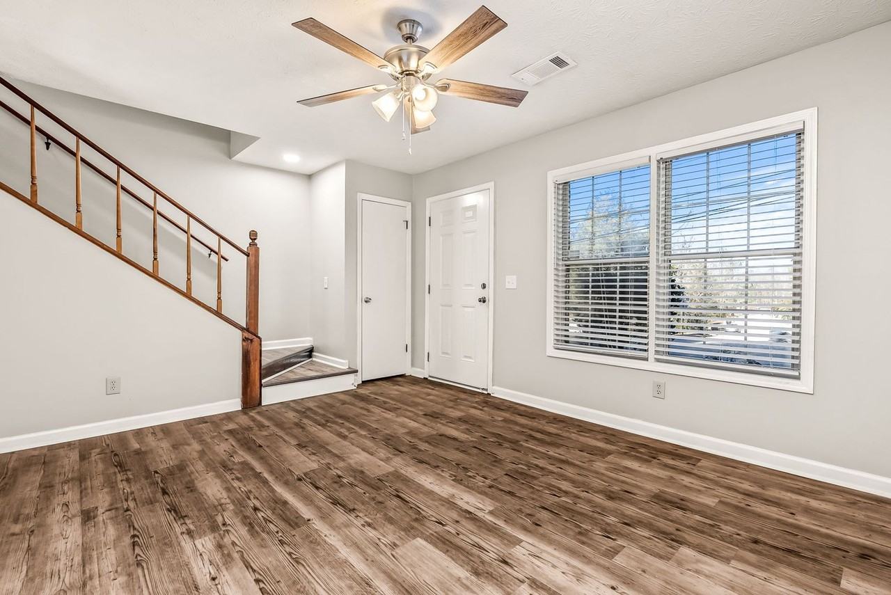 520 E University Dr - Photo 4 of 14