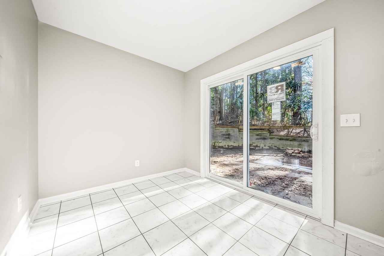 520 E University Dr - Photo 7 of 14