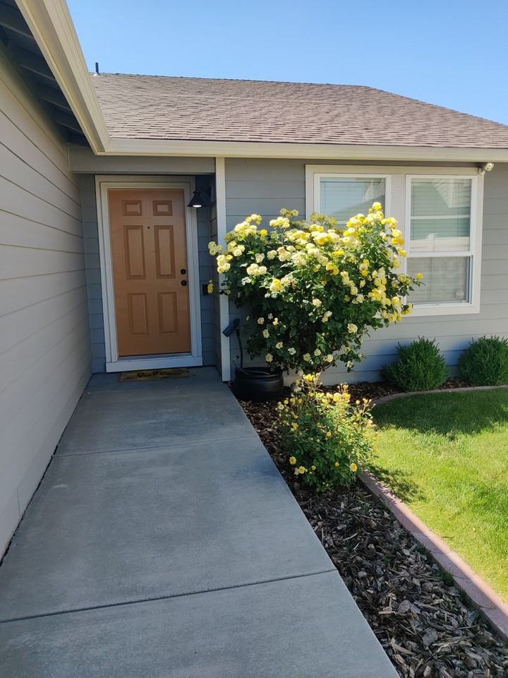 1801 Wallace Ct - Photo 2 of 10