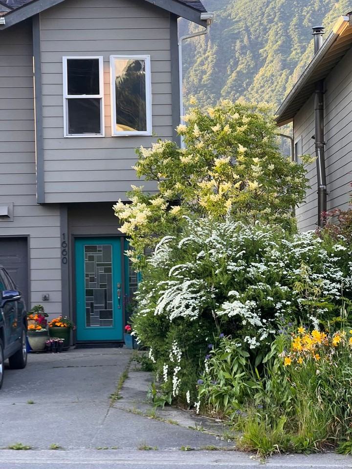 1660 2nd St - Photo 2 of 37