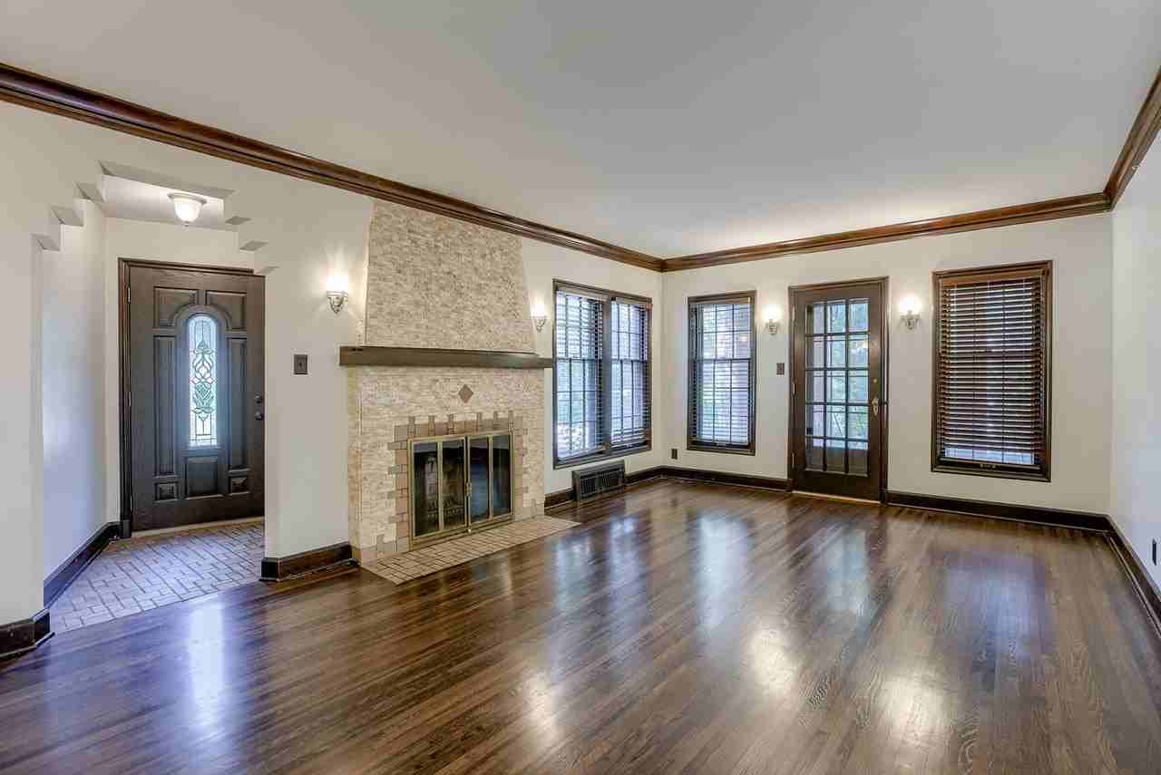 1519 N Happy Hollow Blvd - Photo 3 of 21