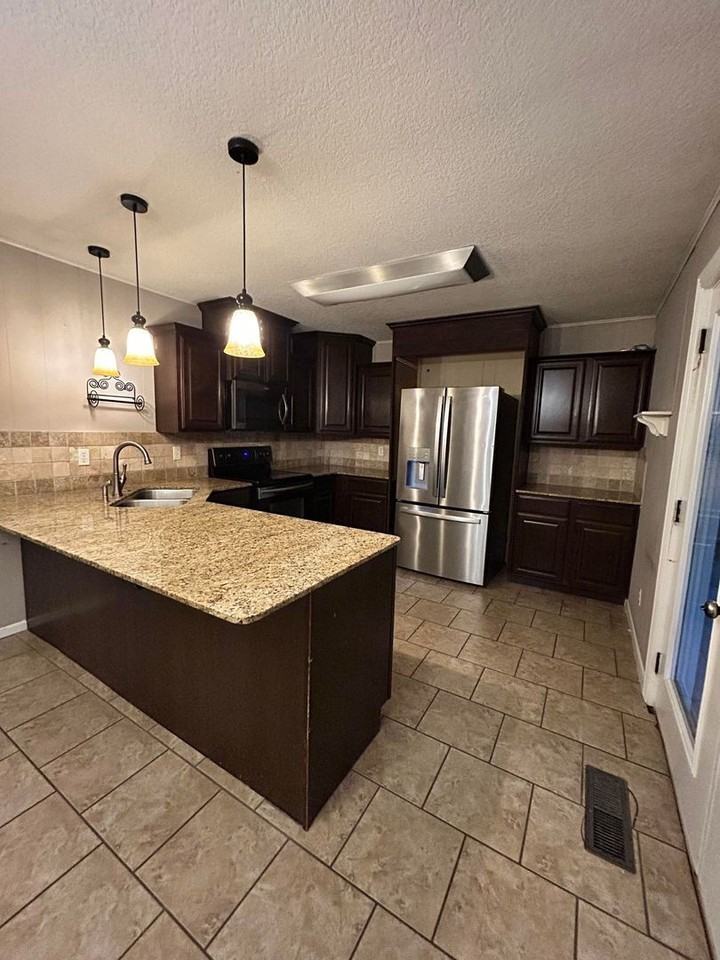 2 Powick Ln - Photo 4 of 22