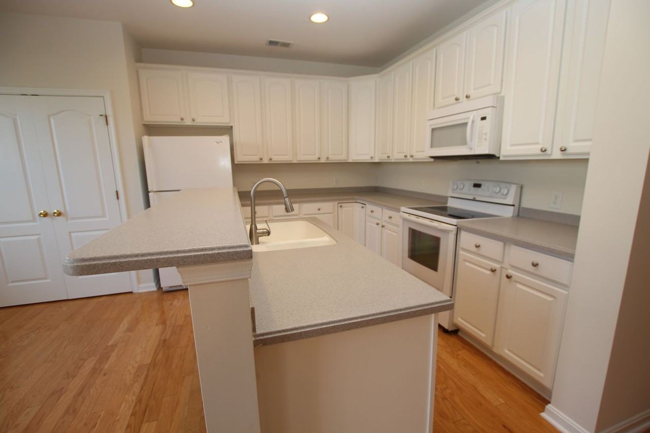 29545 Whitstone Ln - Photo 3 of 19