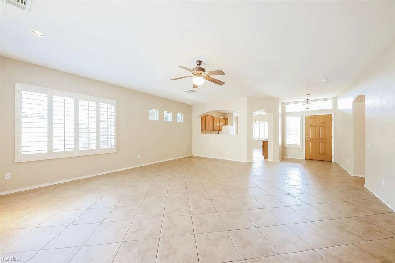 8514 W Buckhorn Trl - Photo 2 of 23