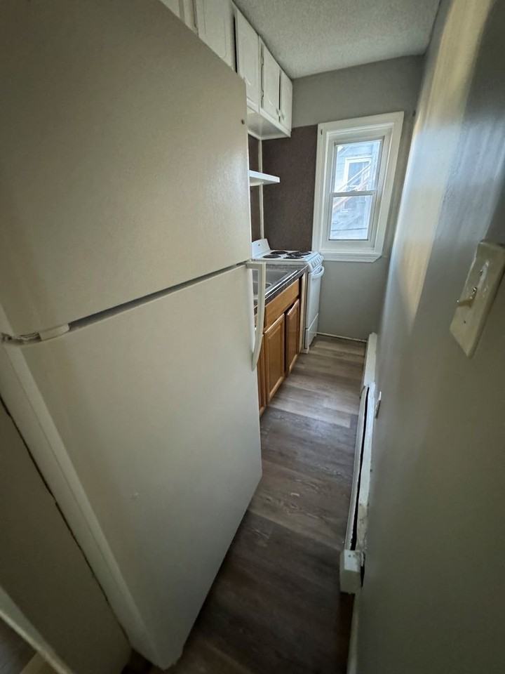 1079 Broad Street - Photo 3 of 7
