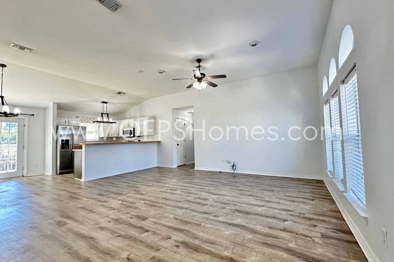 2426 Houston Cir - Photo 4 of 25
