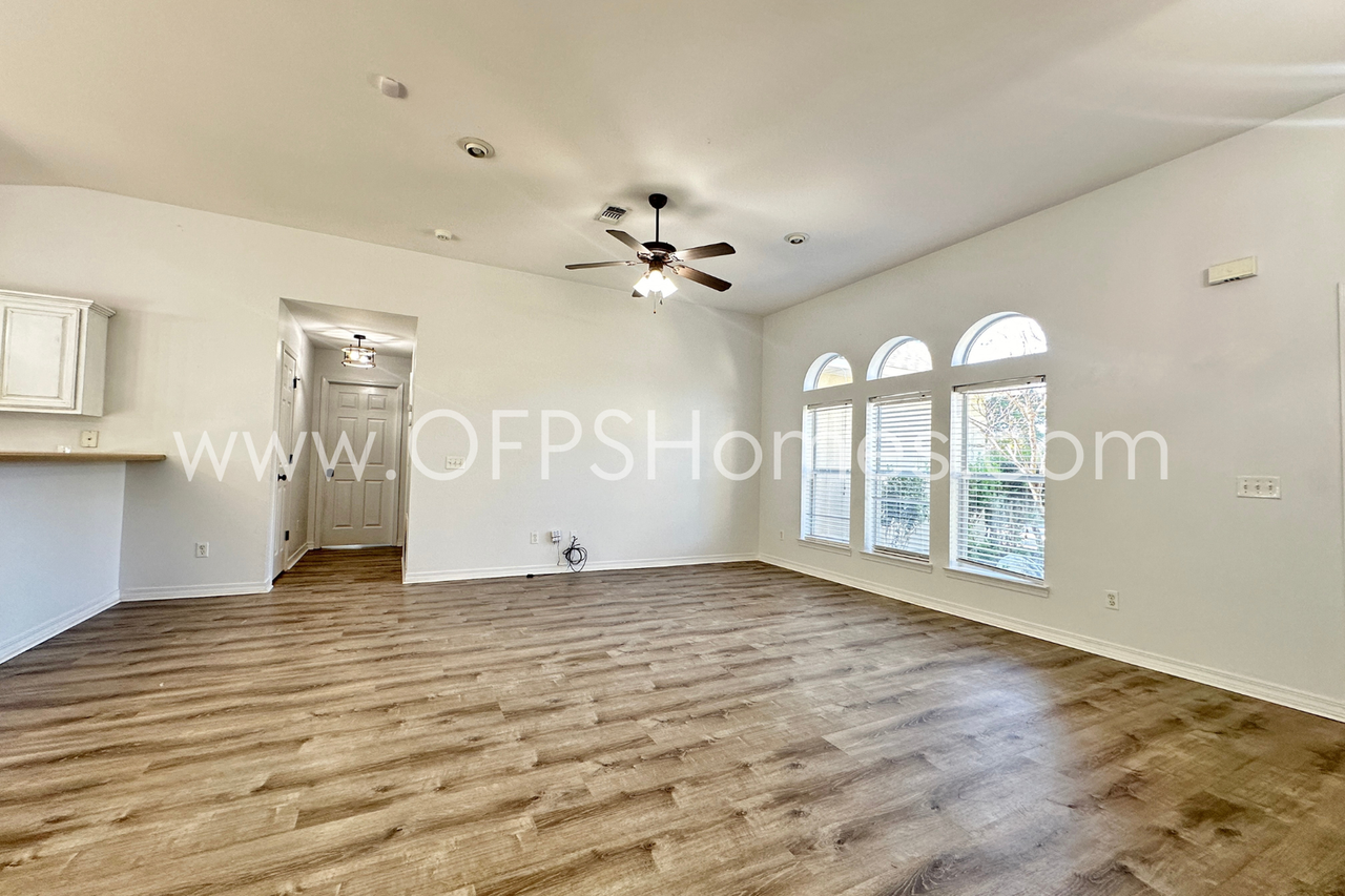 2426 Houston Cir - Photo 5 of 25