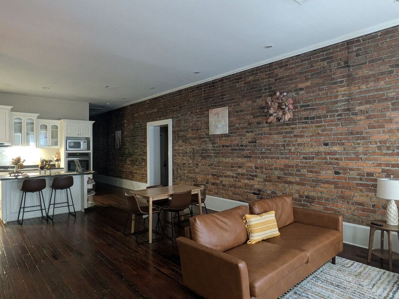 132 N Ashley St - Photo 3 of 20