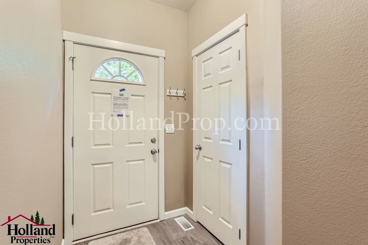 642 Se Shega Ct - Photo 4 of 29