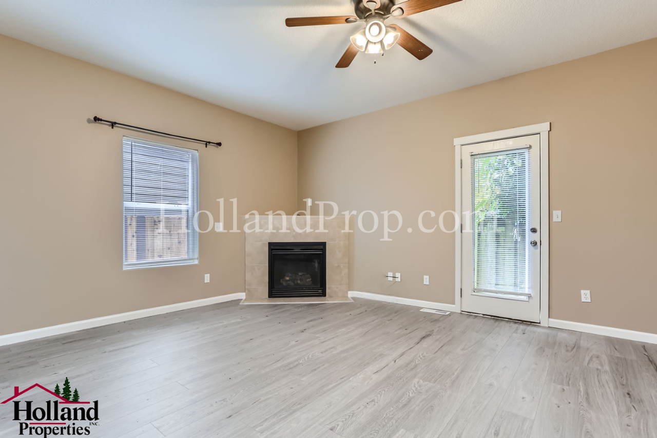 642 Se Shega Ct - Photo 6 of 29