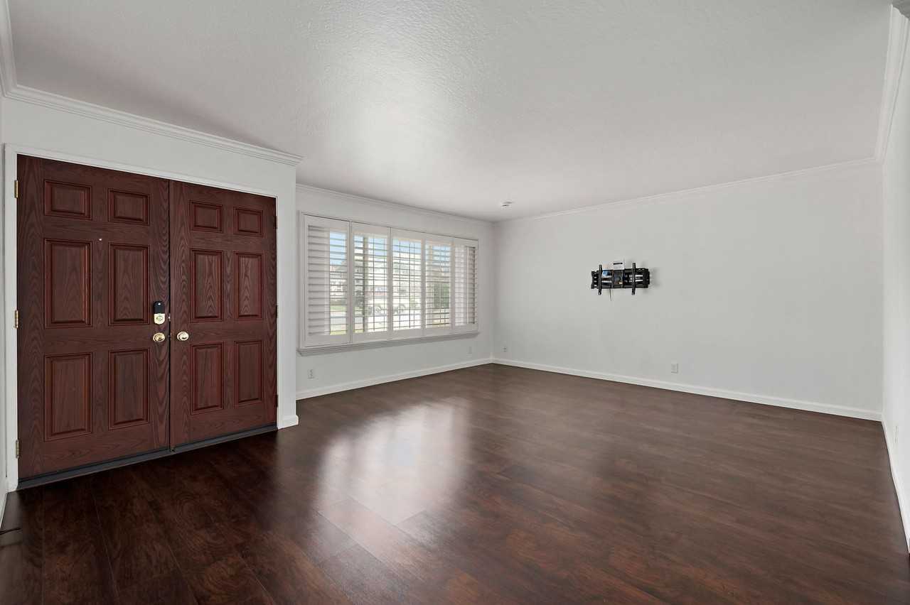 414 Conestoga Way - Photo 4 of 31