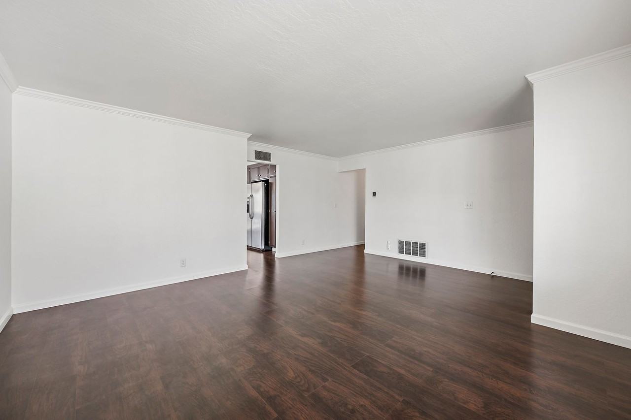 414 Conestoga Way - Photo 6 of 31