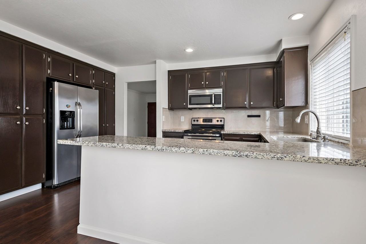 414 Conestoga Way - Photo 7 of 31