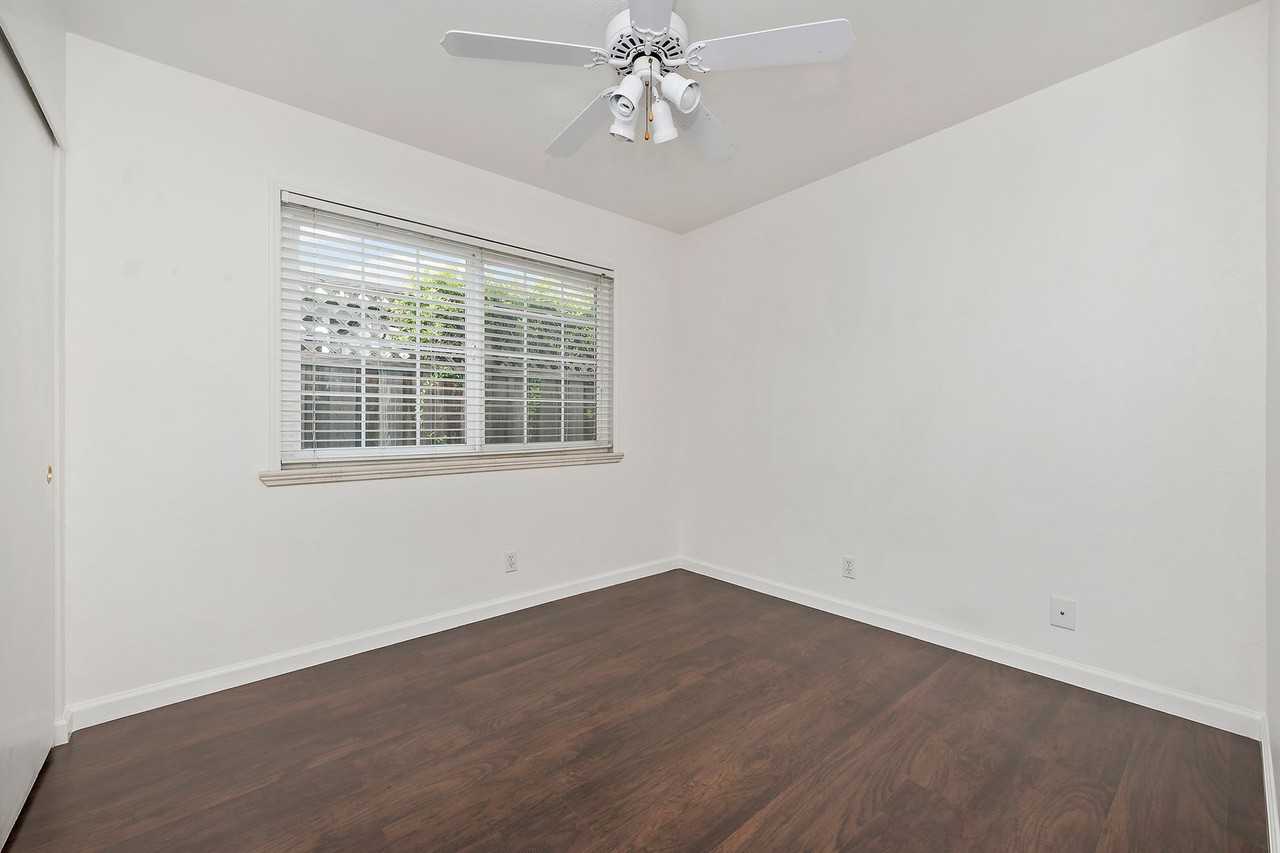 414 Conestoga Way - Photo 2 of 31