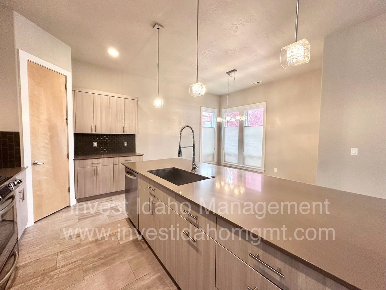 1386 E Lone Shore Dr - Photo 6 of 28