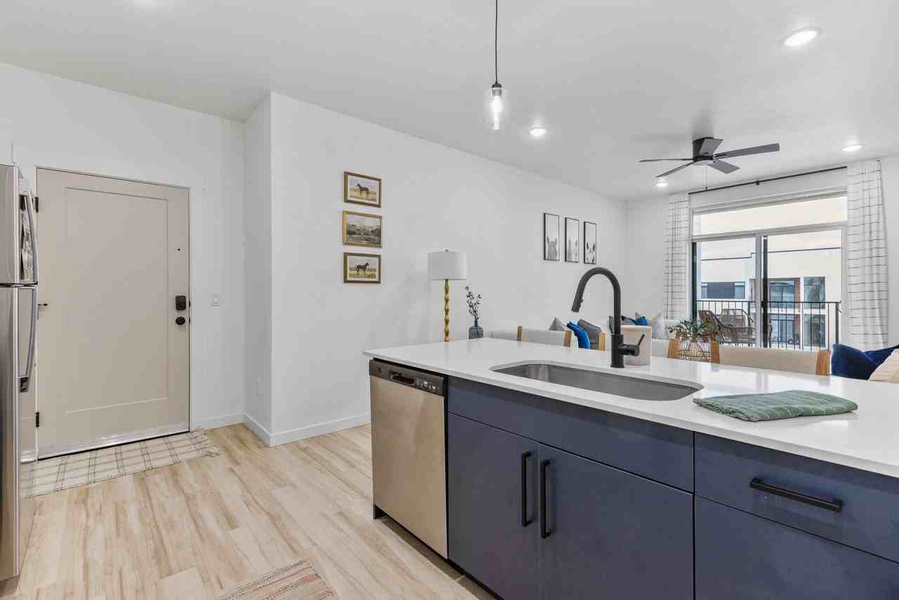 311 E Lorene St #2301 - Photo 6 of 30