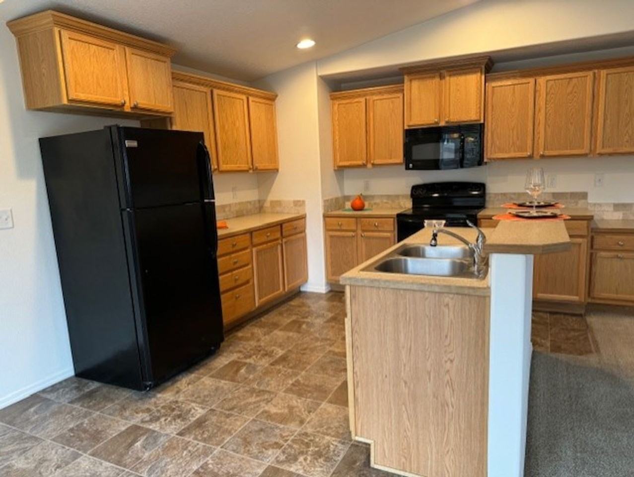 63746 Hunters Cir - Photo 3 of 12