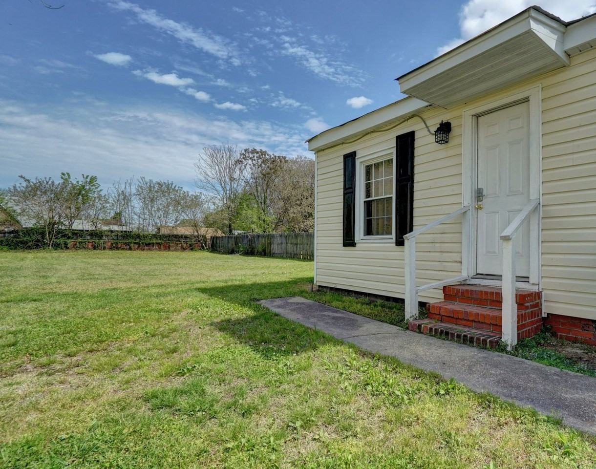 225 Settlers Landing Rd - Photo 2 of 13