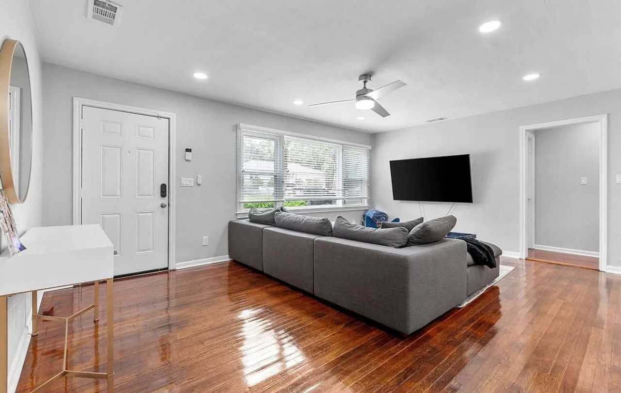 421 Murat St - Photo 4 of 19