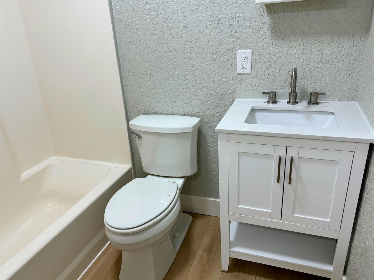 10th St 1710 - Photo 3 of 50